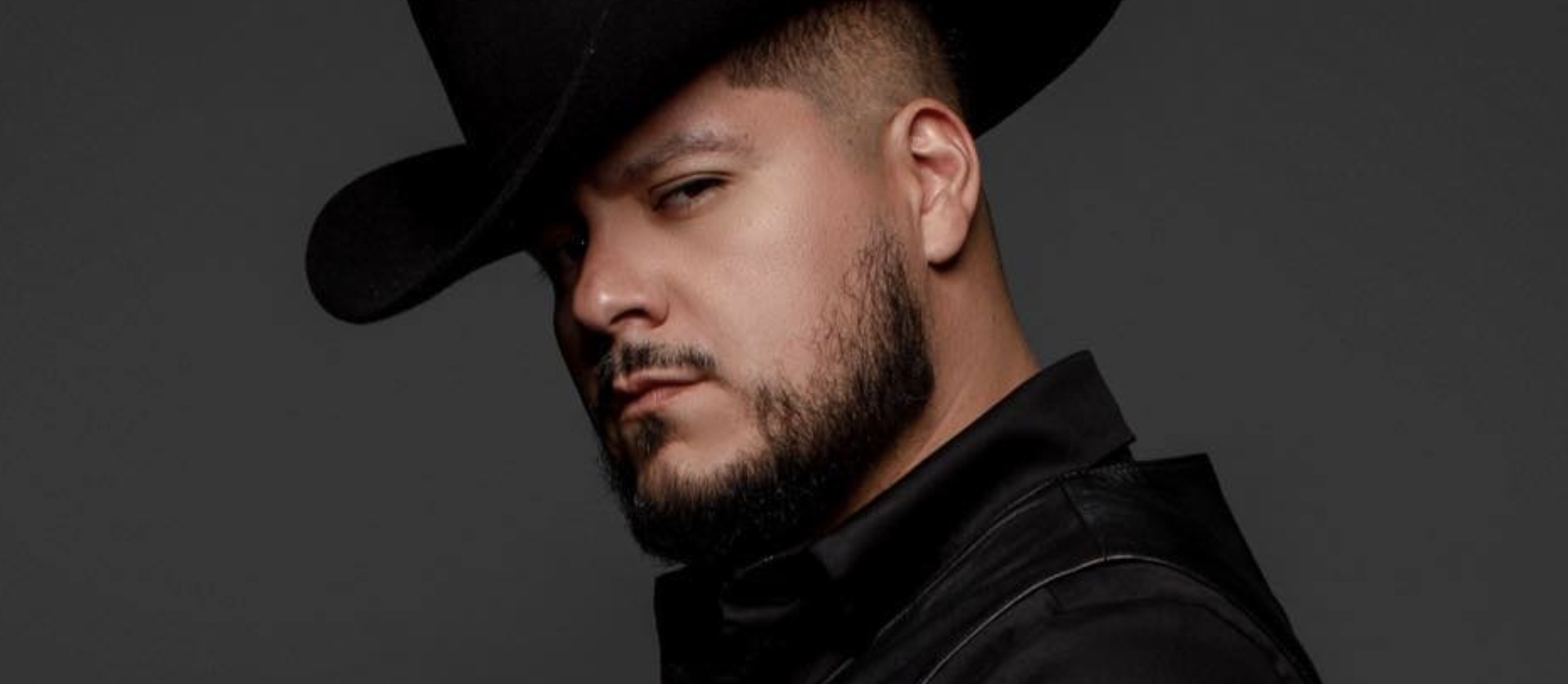 Xavier Flores presenta '100 Años' Urbanda Magazine