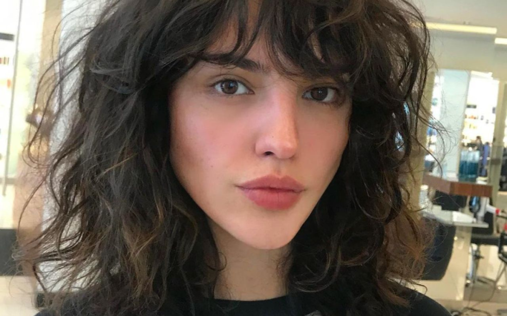 eiza gonzalez_urbanda2024_pelo rizado