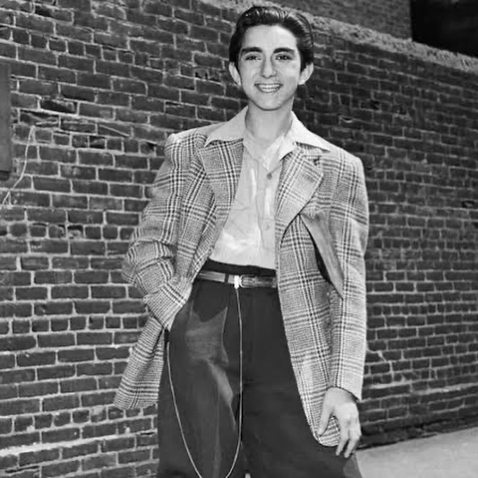 Presentación Eterno Willy Chavarría