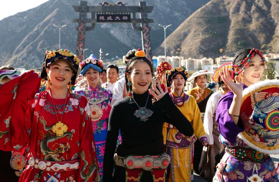 Algunas personas hacen ofrendas y plegarias para evitar el  běnmìngnián