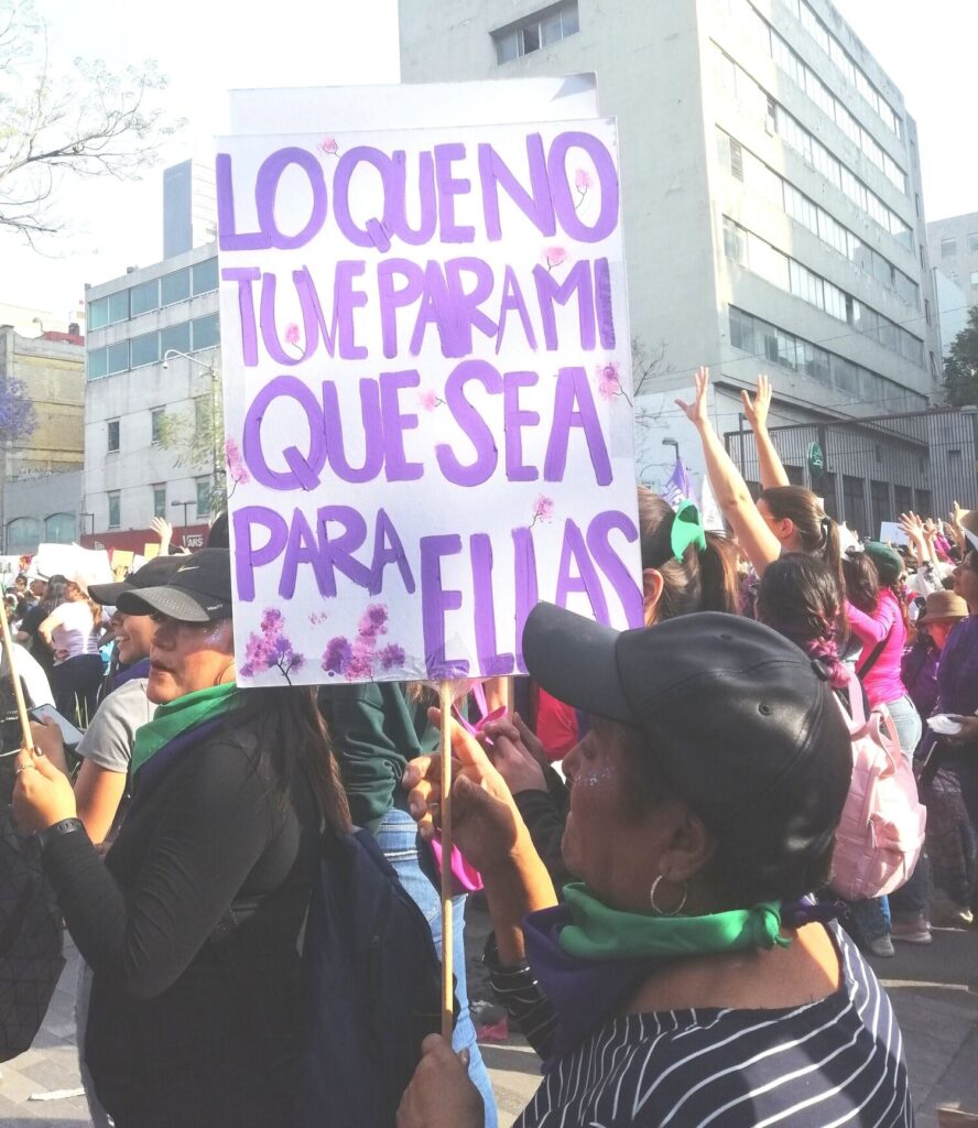 Otra recomendación, que tu voz se escuche alto y tus palabras sean visibles en pancartas.